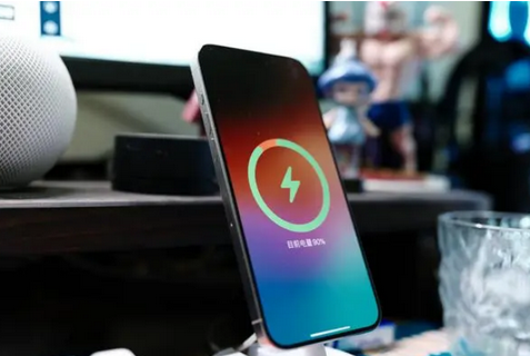麻江苹果15换屏服务分享用什么充电器给iPhone15充电更好 
